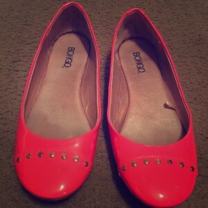 Bright pink Bongo flats